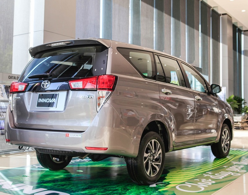 đánh giá Toyota Innova G 2022 đuôi xe